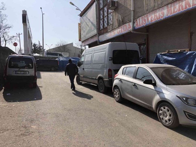 Hırsızlık Yapmak İsterken Market Çalışanlarının Elinden Kıl Payı Kurtuldu