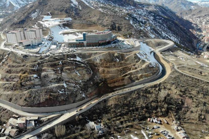 Yeni Gümüşhane Devlet Hastanesi Yoluna Neşter Vuruldu