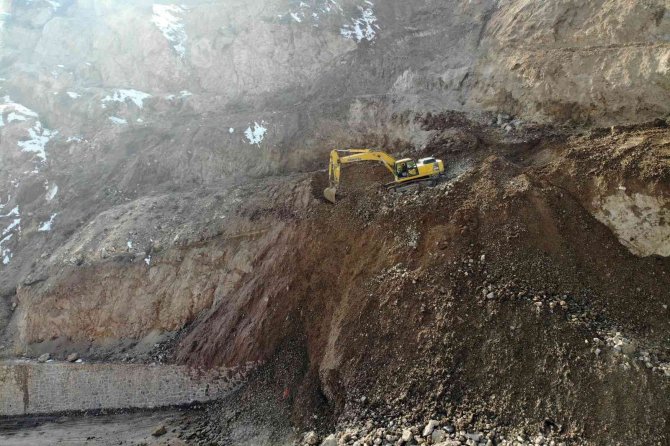 Yeni Gümüşhane Devlet Hastanesi Yoluna Neşter Vuruldu