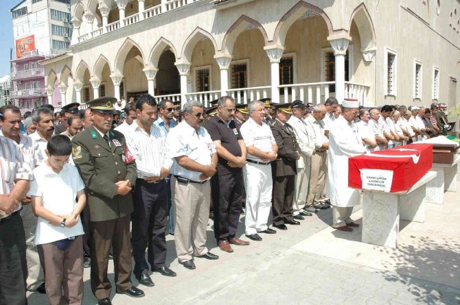 14 Yıl Sonra Şehit Sayılan Askerin Naaşı Şehitliğe Taşındı