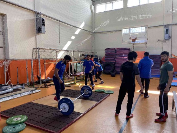 Güreş Milli Takımı Niğde’de Olimpiyatlara Hazırlanıyor