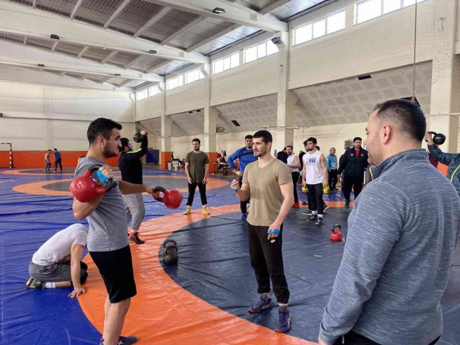 Güreş Milli Takımı Niğde’de Olimpiyatlara Hazırlanıyor