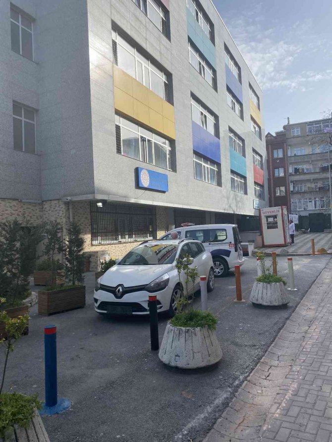 Zeytinburnu’nda Okulda Düşen Çocuk Hayatını Kaybetti