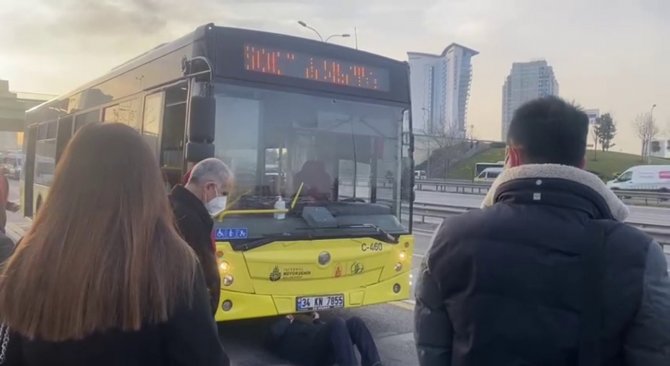 Üzerinde Güneş Batmayan İ̇ett Otobüsü “500t” Yolda Kaldı