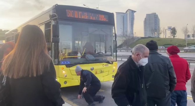 Üzerinde Güneş Batmayan İ̇ett Otobüsü “500t” Yolda Kaldı