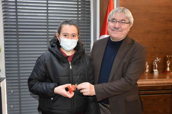 İ̇vrindi Belediyesi’nden "Resimlerde İ̇vrindi" Yarışmasında Dereceye Girenlere Ödül