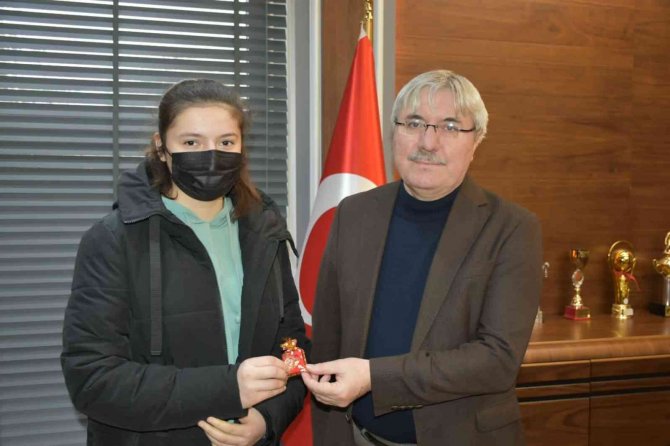 İ̇vrindi Belediyesi’nden "Resimlerde İ̇vrindi" Yarışmasında Dereceye Girenlere Ödül