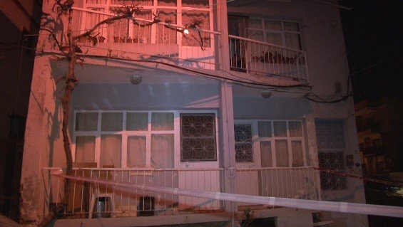 İ̇zmir’de Bir İnşaatın Temel Kazısı Esnasında Yan Binada Kayma Oluştu, 1 Apartman Tedbir Amaçlı Boşaltıldı