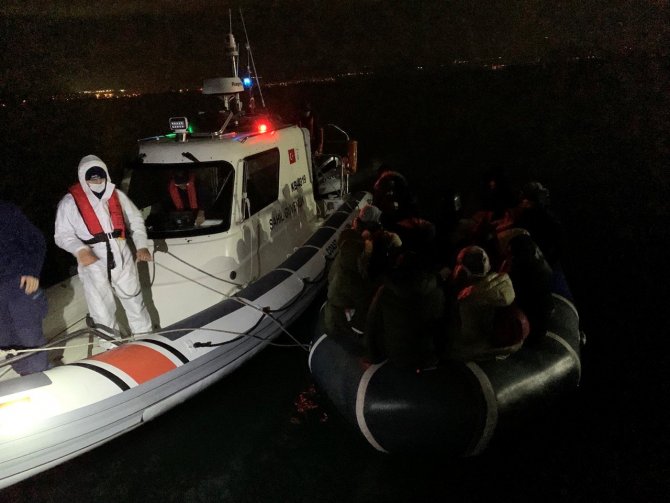 İ̇zmir Açıklarında 76 Düzensiz Göçmen Kurtarıldı