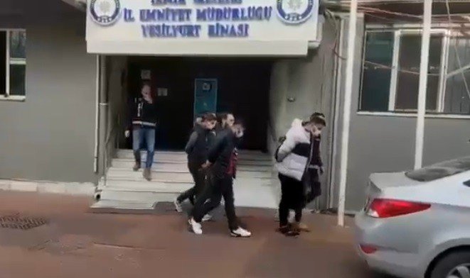 İ̇zmir’de Sahte Para Operasyonu: 3 Kişi Tutuklandı