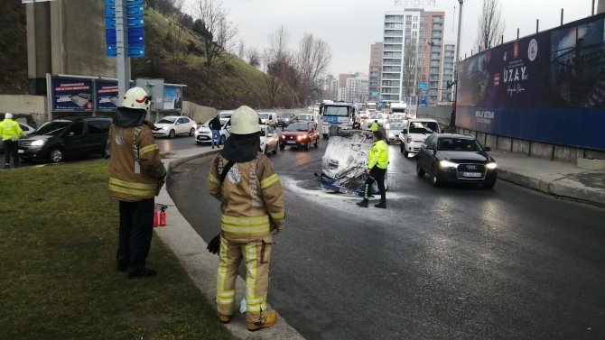 Kararsız Sürücü Kaza Yaptı: 2 Kişi Hafif Şekilde Yaralandı