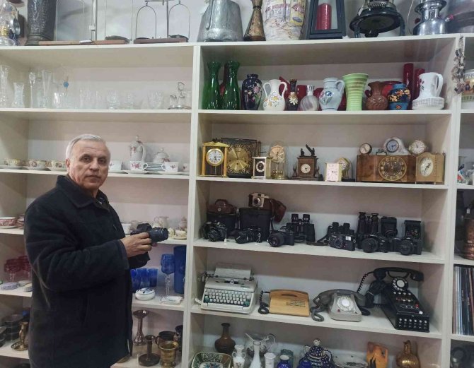 Antika Dükkanında Tarihi Yolculuk