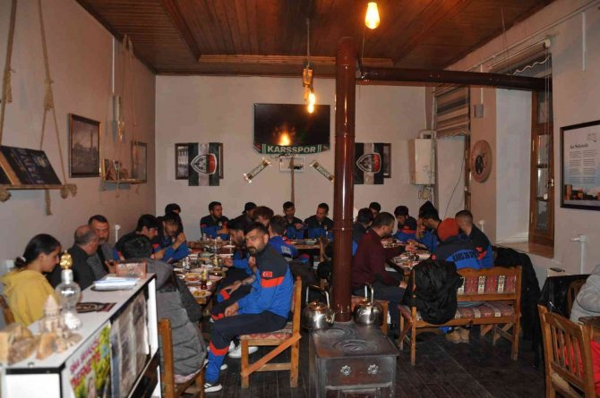 Öğretim Üyesinden Örnek Davranış