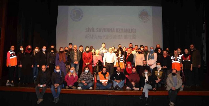 Kartal Belediyesi Afet Gönüllüleri Eğitimleri Sona Erdi