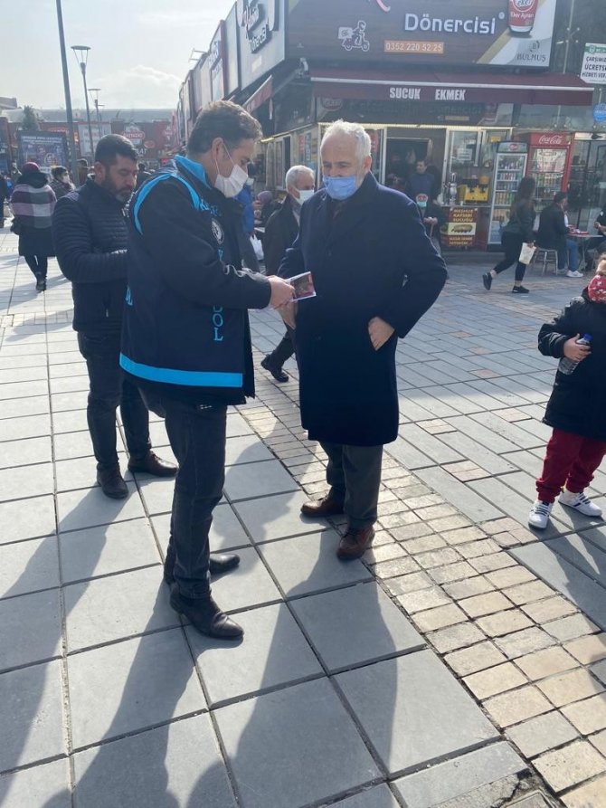 Polis Dolandırıcılık Olaylarına Karşı Vatandaşı Bilgilendirdi