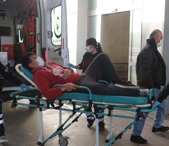 Babasıyla Tartışan 16 Yaşındaki Genç Kendini Bıçakladı