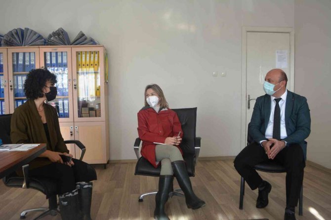 Okul Bahçesinde Hem Meyve Üretecekler Hem De Eğitim Görecekler