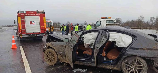 Kmo’da Lüks Araçlar Çarpıştı: 4 Yaralı