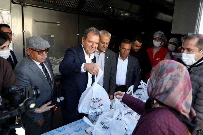 Seçer, Mut’ta Vatandaşlarla Bir Araya Geldi
