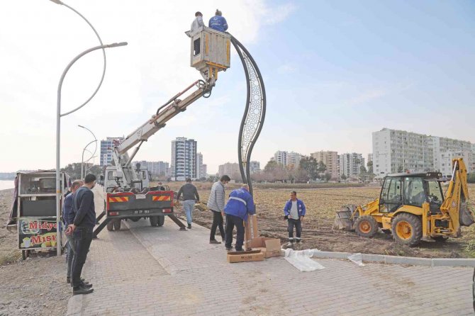 Mezitli Sahilinde Aydınlatma Çalışmaları Başladı