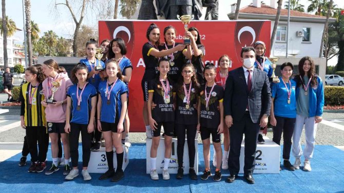 Alanya’da Okullar Arası Kros Yarışı
