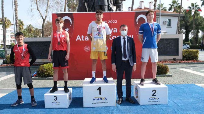 Alanya’da Okullar Arası Kros Yarışı