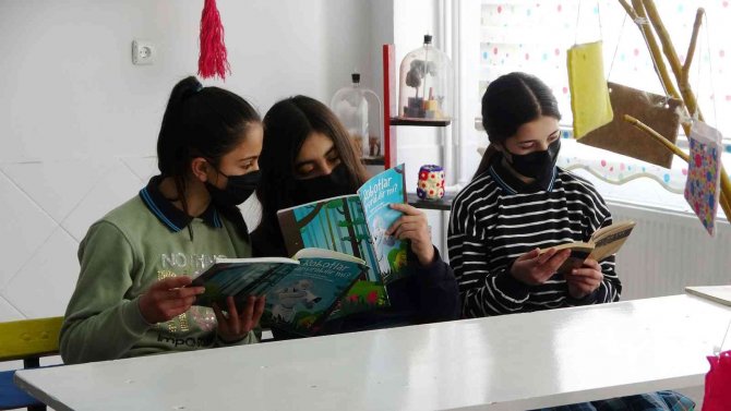 Atıl Malzemelerle ’Geri Dönüşüm Kütüphanesi’ Kuruldu