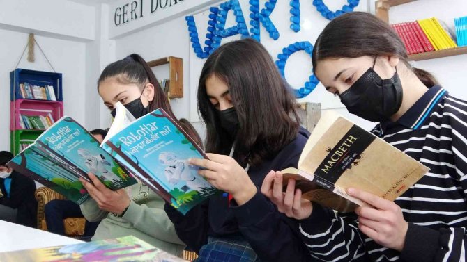 Atıl Malzemelerle ’Geri Dönüşüm Kütüphanesi’ Kuruldu