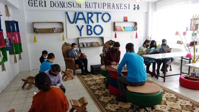 Atıl Malzemelerle ’Geri Dönüşüm Kütüphanesi’ Kuruldu