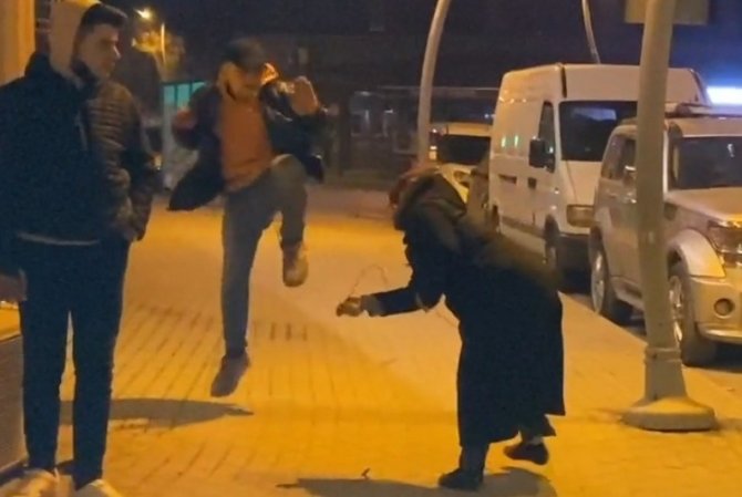 Öfkeli Anne Çakarlı Lambayı Oğlunun Başında Parçaladı
