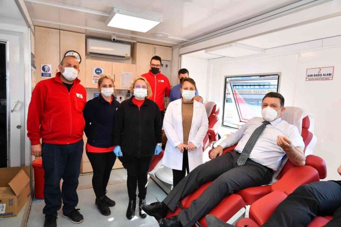 Başkan Genç Kan Bağışında Bulundu