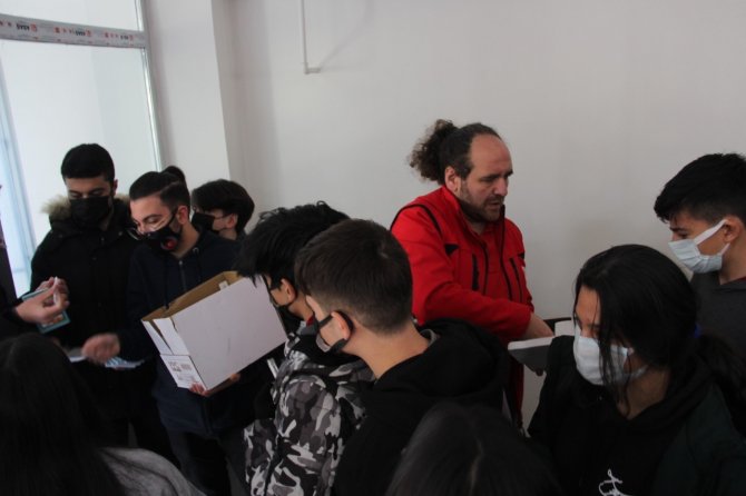 Polisten Öğrencilere ’’Terörden Uzak Kalsın’’ Mesajı