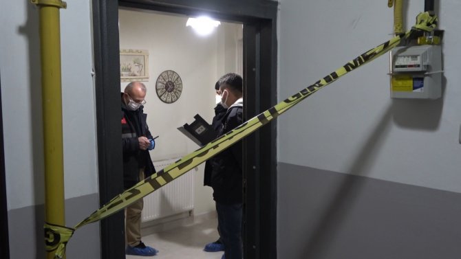 Emekli Öğretmen Evinde Ölü Bulundu