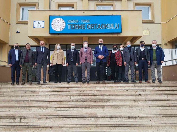 Terme’ye ’Atık’ Malzemelerden ’Çevreci’ Kütüphane