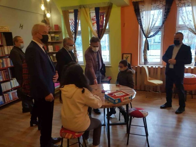 Terme’ye ’Atık’ Malzemelerden ’Çevreci’ Kütüphane