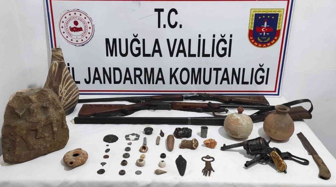 Antika Tabanca Ve Tüfek Ele Geçirildi