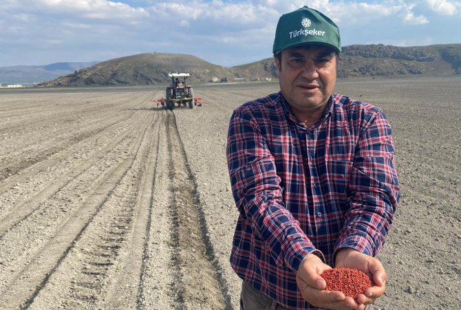 Sezonun İlk Pancar Tohumu Toprakla Buluştu