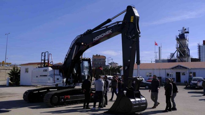 Sinop Belediyesi, Filoya 4 Yeni İş Makinesi Kattı