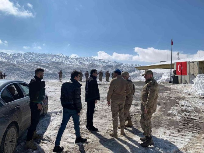 Pkk’nın Sözde İkinci Kandil Dediği Kato Dağı’nda Mehmetçikle Mangal Keyfi