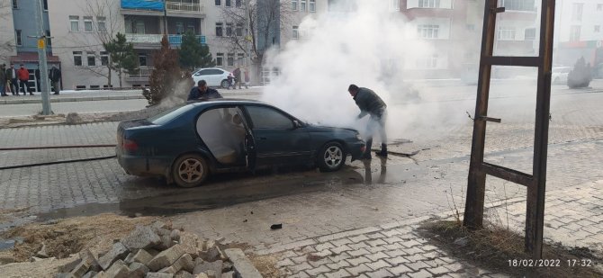 Seyir Halindeki Araç Alev Aldı
