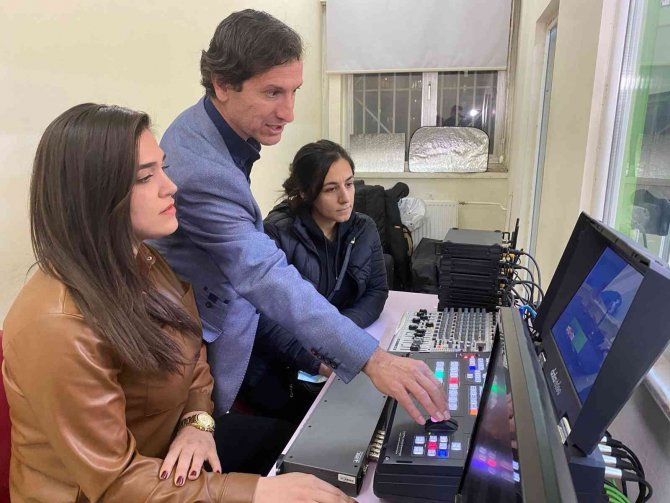 Açık Lise Şansıyla Tekrar Eğitime Kavuştular, Hayallerindeki Mesleği Öğreniyorlar