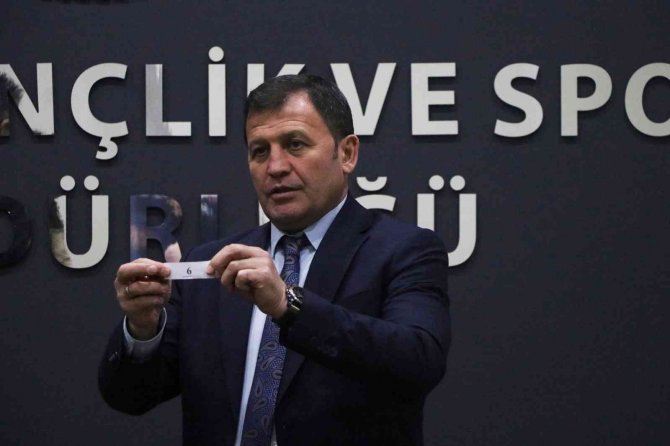 Mahallede Maç Var