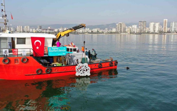 Türkiye’de Bir İlk: 3d Yazıcıyla Üretilen Yapay Resifler Mersin’de Denize Bırakıldı