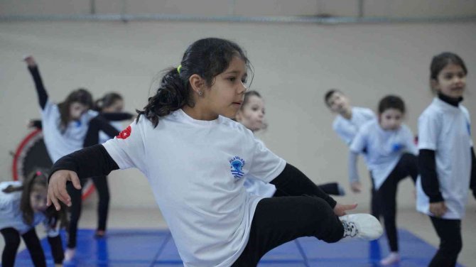 Tuzla Belediyesi Spor Okullarına Yoğun İlgi