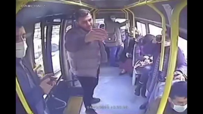 Tuzla’da Minibüs Şoförüne "Aşırı Hız Yaptın" Dayağı Kamerada