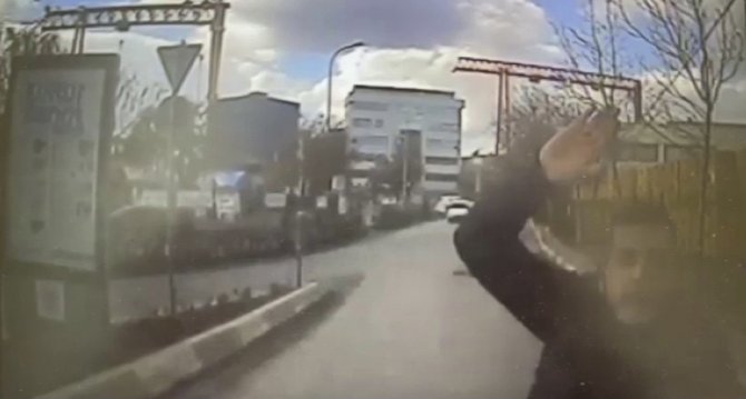 Tuzla’da Minibüs Şoförüne "Aşırı Hız Yaptın" Dayağı Kamerada