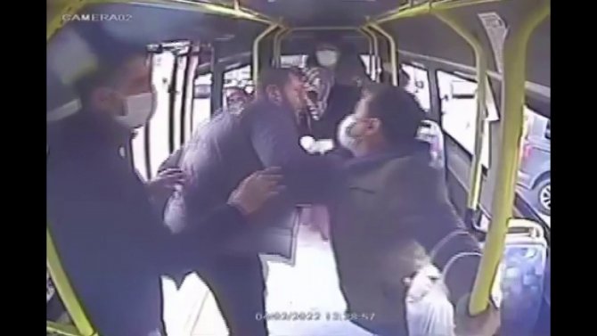 Tuzla’da Minibüs Şoförüne "Aşırı Hız Yaptın" Dayağı Kamerada