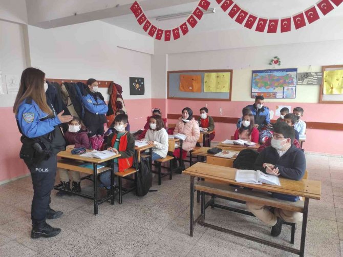 ‘Genel Güvenlik Kuralları Ve Polislik Mesleği’ Hakkında Öğrenciler Bilgilendirildi