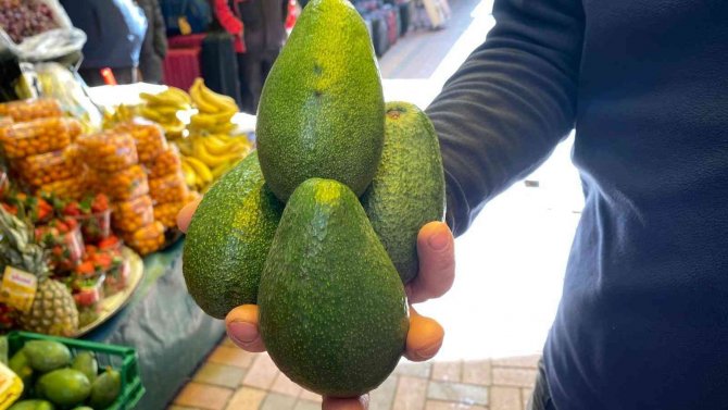 Kiloyla Değil Adetle Satılıyor; Kadınlar Yemek Yerine Maske İçin Alıyor