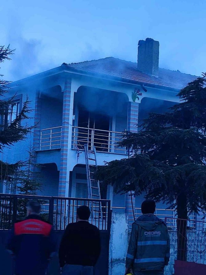 Emirdağ’da Ev Yangını Maddi Hasarla Atlatıldı